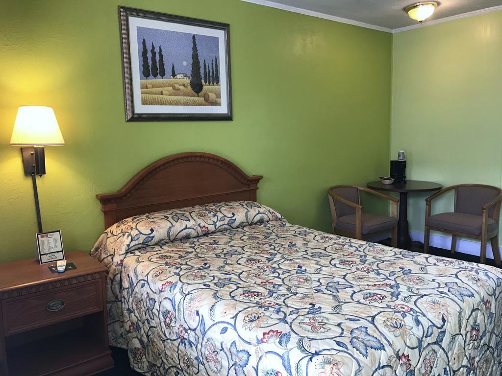 Economy Inn Danville Buitenkant foto